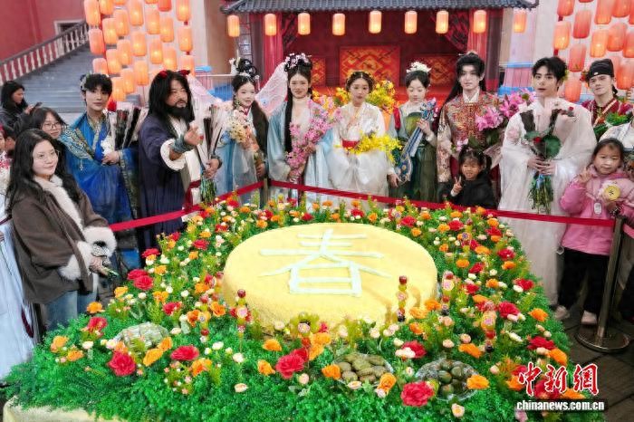 从春菜到春宴 “春日经济”带动多领域消费升温