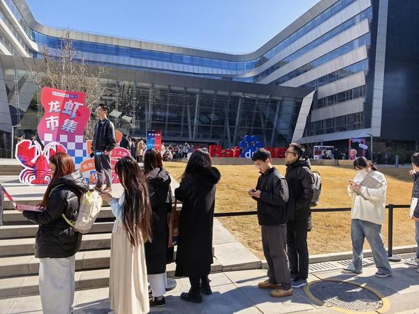 “养龙虾”爆火：智能体概念走向大众 科技巨头抢滩布局